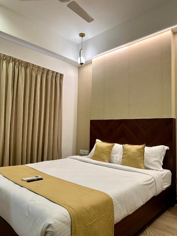 Hotel Flora Embassy à Chennai Extérieur photo