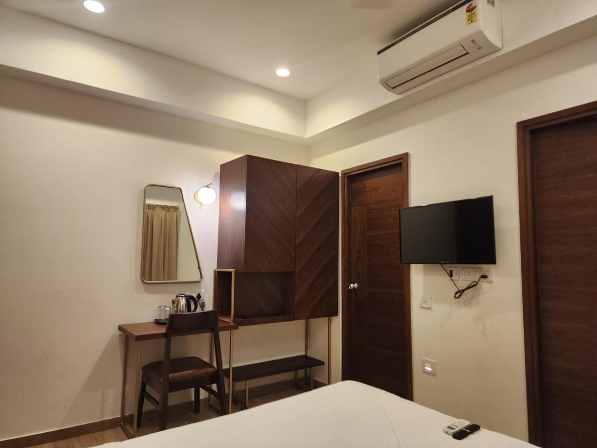 Hotel Flora Embassy à Chennai Extérieur photo